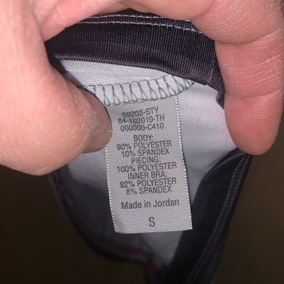 Champion work out tank size small - Picture 4 of 4